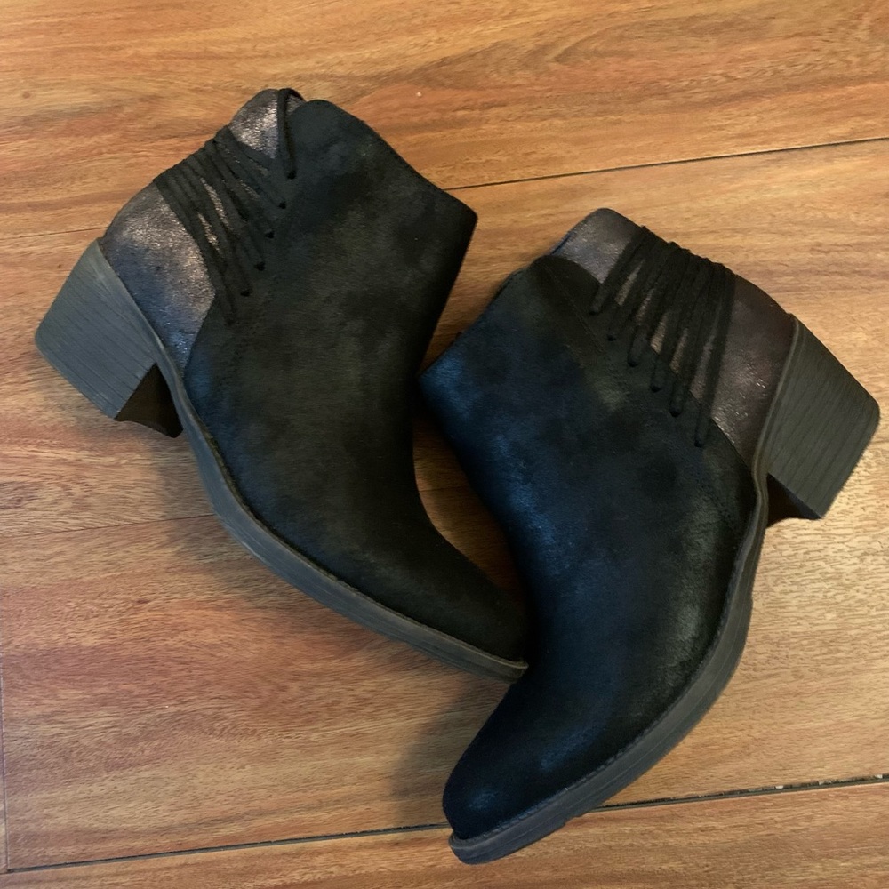 🆕❤️Volitaire Booties - Picture 2 of 7